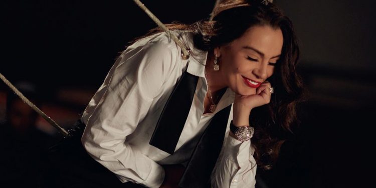 شريهان تعود للمسرح بـ"كوكو شانيل" 1 شريهان تعود للمسرح بـ”كوكو شانيل”