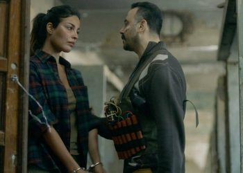 بالفيديو – موقف طريف في كواليس الحلقة الأخيرة من 2020 بين نادين نجيم وقصي خولي