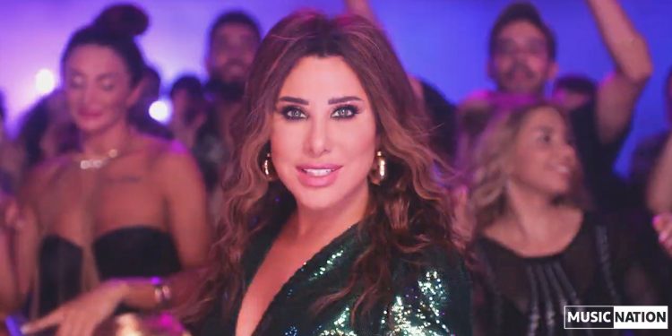 الحب يضيء نجوى كرم كالقمر في جديدها ساحر قلوب 1 الحب يضيء نجوى كرم كالقمر في جديدها ساحر قلوب