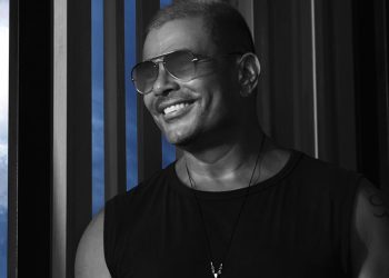 استمع لجديد عمرو دياب حلو التغيير