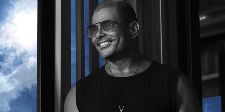 استمع لجديد عمرو دياب حلو التغيير