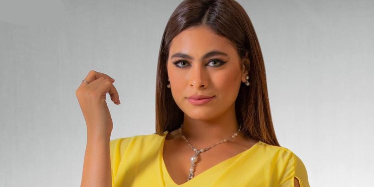 بعد حديث عن اجبارها على التصوير رغم مرضها هاجر احمد في العناية المركزة