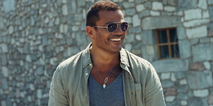 عمرو دياب يحتفل بعيد ميلاده الـ 60 وابنته تفاجئه بصورة قديمة 1 عمرو دياب يحتفل بعيد ميلاده الـ 60 وابنته تفاجئه بصورة قديمة