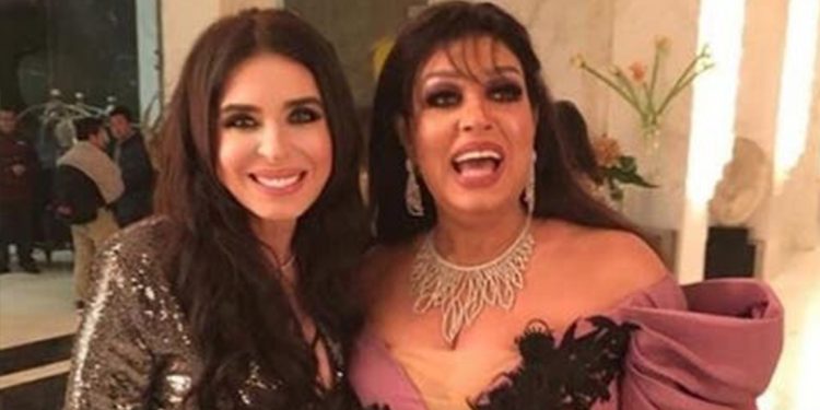 فيفي عبده و دينا تثيران الجدل حول كتابة كلمة راقصة على قبرهما