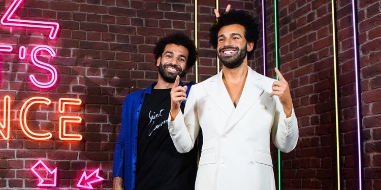 محمد صلاح يلتقي التمثال الشمعي الخاص به في متحف مدام توسو 1 محمد صلاح يلتقي التمثال الشمعي الخاص به في متحف مدام توسو