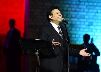 هاني شاكر يطرب جمهوره في أولى حفلات مهرجان بابل