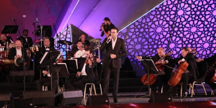 صابر الرباعي يطرب جمهوره في مصر ضمن مهرجان الموسيقى العربية 1 صابر الرباعي يطرب جمهوره في مصر ضمن مهرجان الموسيقى العربية
