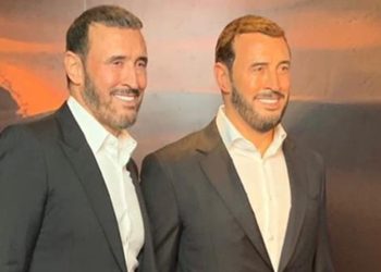 كاظم الساهر يقابل تمثاله الشمعي بمتحف مدام توسو في دبي