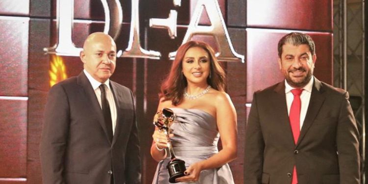 زياد حمزة يُكرم المطربة أنغام ويعايد الامارات في عيدها الوطني الخمسين 1 زياد حمزة يُكرم المطربة أنغام ويعايد الامارات في عيدها الوطني الخمسين