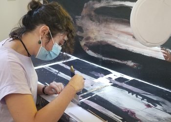 اليونسكو ومتحف بيروت للفن يرمّمان أعمالاً فنية لبنانية تضررت في انفجار المرفأ