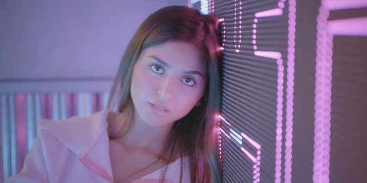 حلا الترك في قصة حب جديدة.. أنا مجنونة 1 حلا الترك في قصة حب جديدة.. أنا مجنونة