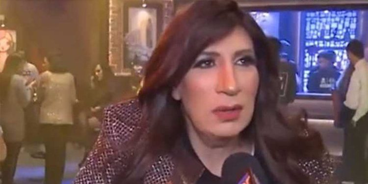 هاني رمزي يصدم الجمهور بارتداء ملابس نسائيّة.. انا أتخفّى 1 هاني رمزي يصدم الجمهور بارتداء ملابس نسائيّة.. انا أتخفّى