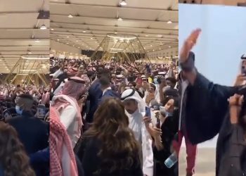 تدافع وحالات اغماء في استقبال حاشد للفاشنيستا الكويتية فوز الفهد في السعودية