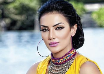 حورية فرغلي بتصريحات صادمة يسكن معي في الشقة ناس من العالم الآخر