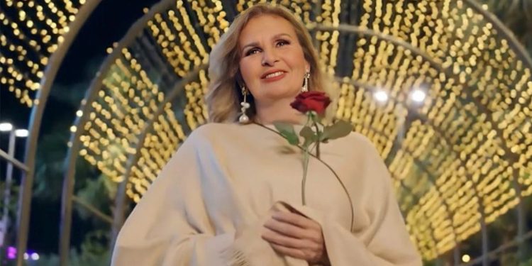 يسرا تعود إلى المسرح بعد غياب 20 عام 1 يسرا تعود إلى المسرح بعد غياب 20 عام