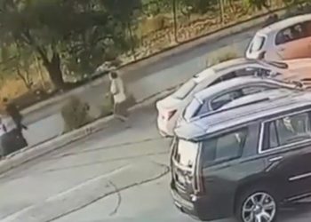 بالفيديو ممثلة لبنانية تتعرض للسرقة في وضح النهار بقوة السلاح