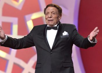 اعلامي مصري ينشر خبر اصابة عادل امام بالزهايمر وشقيقه يكشف الحقيقة