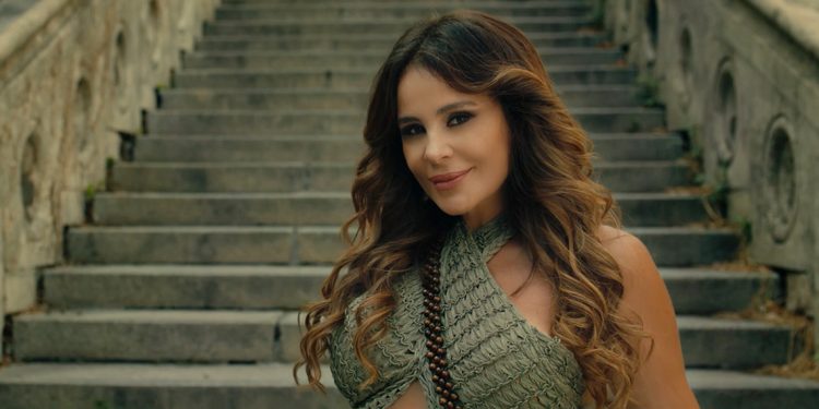كارول سماحة بأغنية رومنسية جديدة .. مغرومة بمين