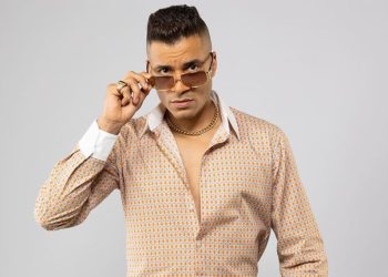 حسن شاكوش يشوق جمهوره لمفاجأة في كأس العالم