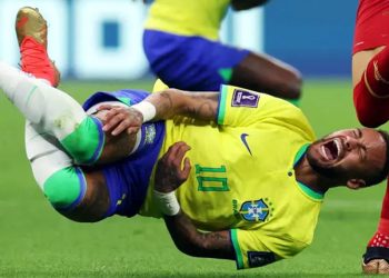 غياب لاعبي منتخب البرازيل نيمار ودانيلو عن المباريات القادمة بسبب الاصابة