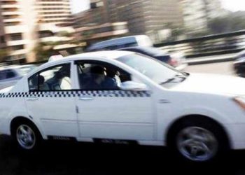 ممثلة مصرية تكشف انها تعمل سائقة أوبر وهي متنكرة