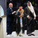 البشت القطري يغزو المتاجر العالمية بعد صورة تتويج ميسي 8 البشت القطري يغزو المتاجر العالمية بعد صورة تتويج ميسي