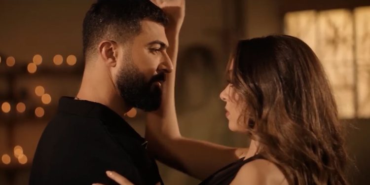 سيف نبيل يدخل تجربة الرقص التعبيري في جديده أبوس الصدفة 1 سيف نبيل يدخل تجربة الرقص التعبيري في جديده أبوس الصدفة