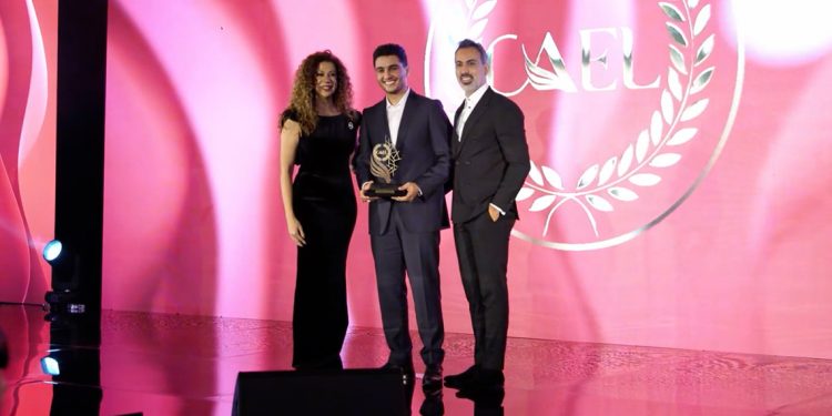 اليان الحاج و ايلي نخلة يكرمان محمد عساف في دبي
