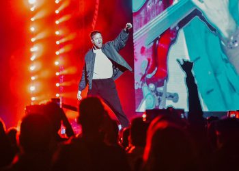 بالفيديو حفل مبهر للفرقة العالمية imagine dragons في الرياض
