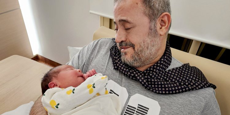 جورج وسوف يرزق بحفيدته آميا .. ويبقى في الحياة فسحات من الأمل 1 جورج وسوف يرزق بحفيدته آميا .. ويبقى في الحياة فسحات من الأمل