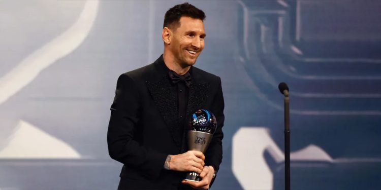 ميسي يفوز بجائزة الفيفا لأفضل لاعب في العالم 1 ميسي يفوز بجائزة الفيفا لأفضل لاعب في العالم