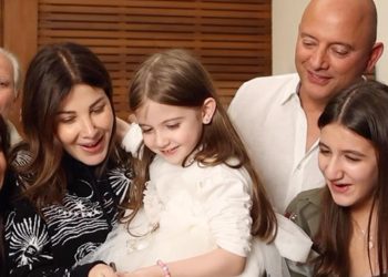 بالفيديو نانسي عجرم الام في عيدها وأجمل مفاجأة من عائلتها
