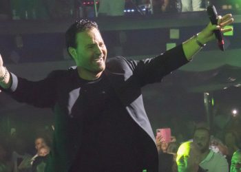 بالفيديو عاصي الحلاني يشعل اجواء حفله في استراليا