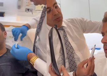 رامي صبري يجري تغييرات تجميلية بالبوتكوس في لبنان