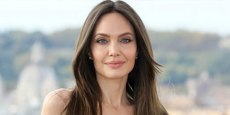 ما حقيقة قيام أنجلينا جولي باستئجار قاتل لينهي حياتها