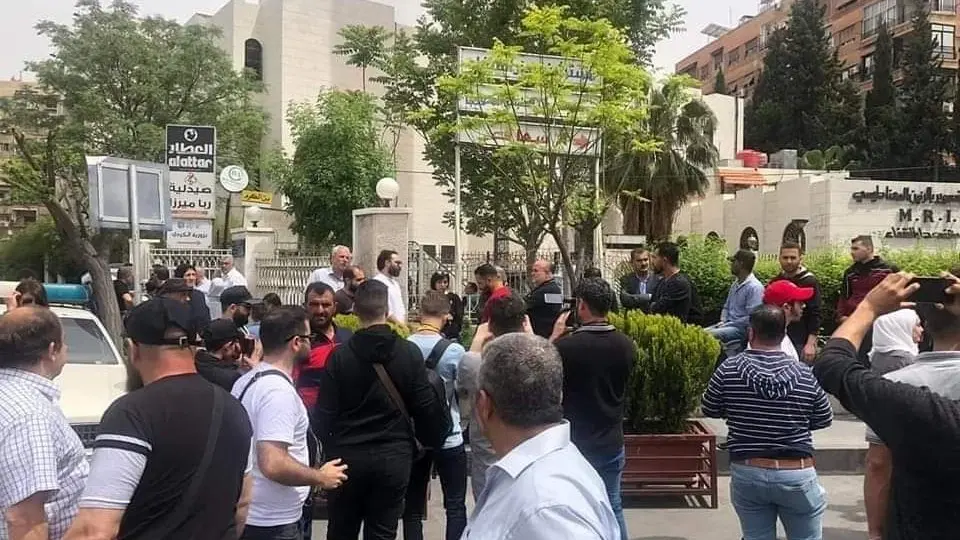 بحضور نجوم الفن تشييع جثمان الفنان السوري الراحل محمد قنوع 1682253249730 highres