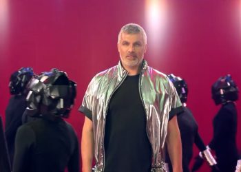 فارس كرم يصدر فيديو كليب يسقط كل حدا سافل