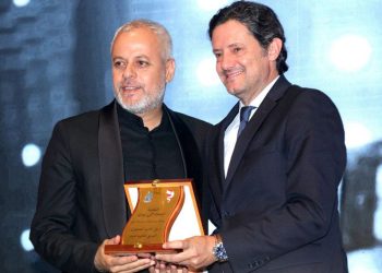 وزير الإعلام زياد مكاري يكرم المخرج فادي حداد في مهرجان أرض المبدعين