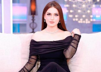 ياسمين عز تعلن توقف برنامجها لهذا السبب