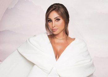 اليسا تشوق جمهورها لأغنيتها الجديدة العقد