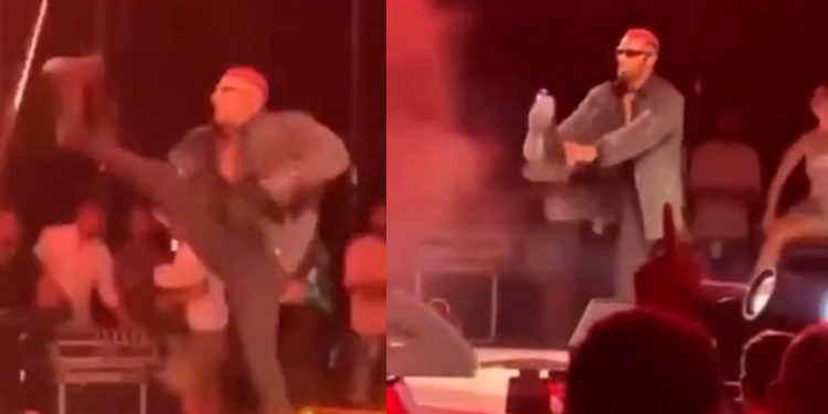بالفيديو محمد رمضان بموقف محرج على المسرح بسبب حذائه 1 بالفيديو محمد رمضان بموقف محرج على المسرح بسبب حذائه
