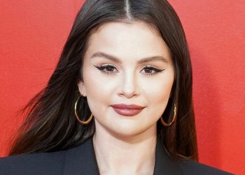 سيلينا غوميز تصارح جمهورها حول مرضها النفسي