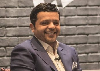 محمد هنيدي بعمل مسرحي مع ممثلين من ذوي الهمم
