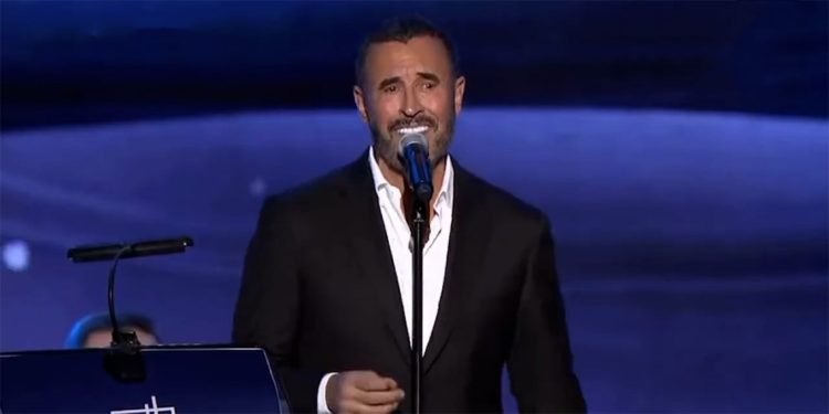 كاظم الساهر يطرب الجمهور في مهرجان الغناء بالفصحى 1 كاظم الساهر يطرب الجمهور في مهرجان الغناء بالفصحى