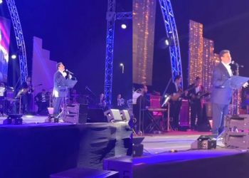 هاني شاكر يطرب الجمهور بحفل كامل العدد في أبو ظبي