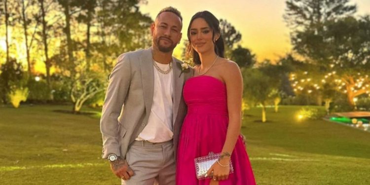 برونا بيانكاردي تعلن انفصالها عن نيمار بعد اشهر من ولادة طفلتهما