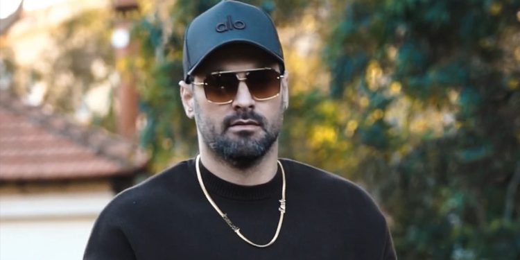 هادي أسود يغني اللهجة العراقية لأول مرة في جديده حبك أبدي 1 هادي أسود يغني اللهجة العراقية لأول مرة في جديده حبك أبدي
