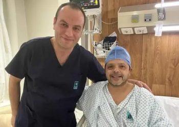 محمد هنيدي في المستشفى وصورة تقلق جمهوره
