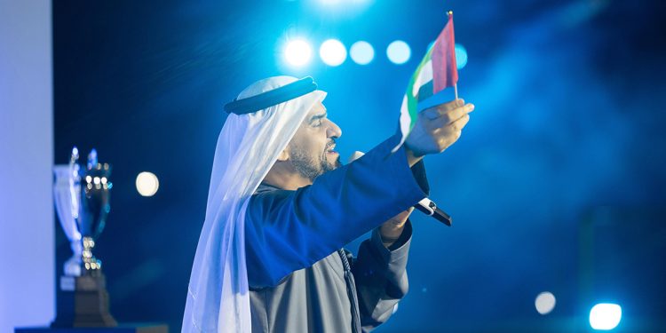 حسين الجسمي مفاجأة حفل بطولة أبوظبي للألعاب الرياضية للمدارس والجامعات