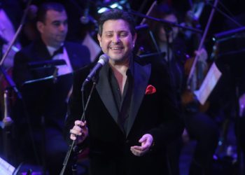 هاني شاكر بحفل كامل العدد في دار الأوبرا المصرية